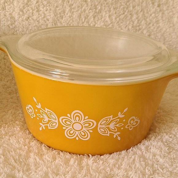 Vintage Set of 3 Pyrex Butterfly Gold Round Casserole Dishes with Lids (EUC) - Picture 2 of 5